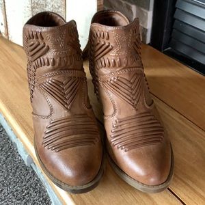 Cute western like booties